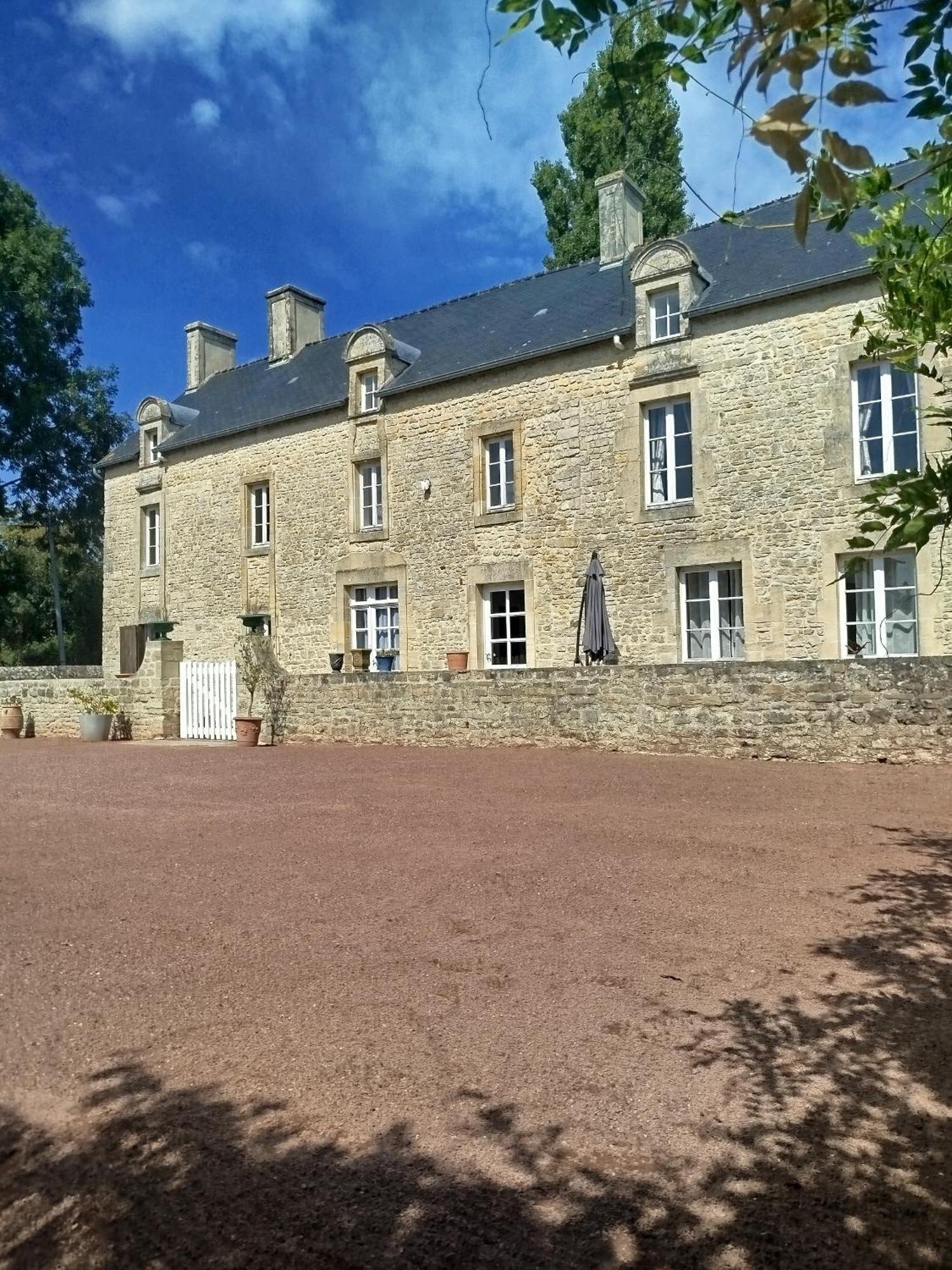 Maison De Charme Tour-en-Bessin Exterior photo