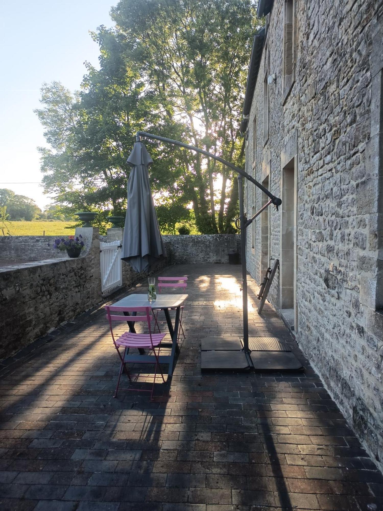 Maison De Charme Tour-en-Bessin Exterior photo